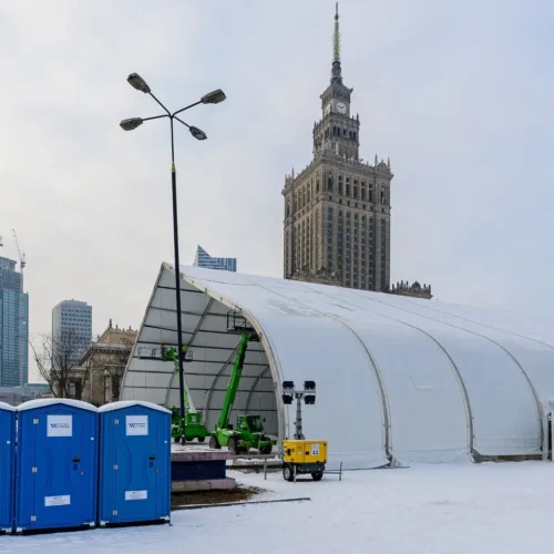 Jakie normy musi spełniać toaleta przenośna?